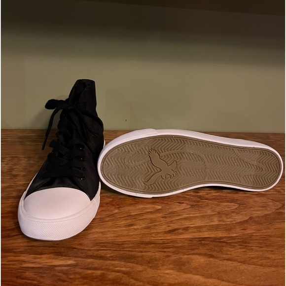 American Eagle Floral High Top Sneaker, Size US 8, BNWOT - Picture 3 of 3